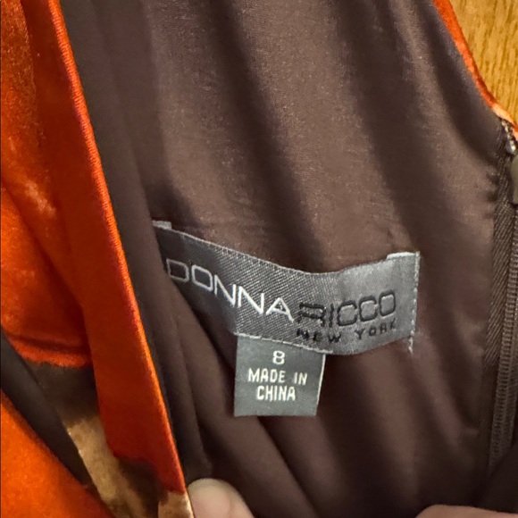 Donna Ricco Elegant Floral Satin Dress - Picture 2 of 5